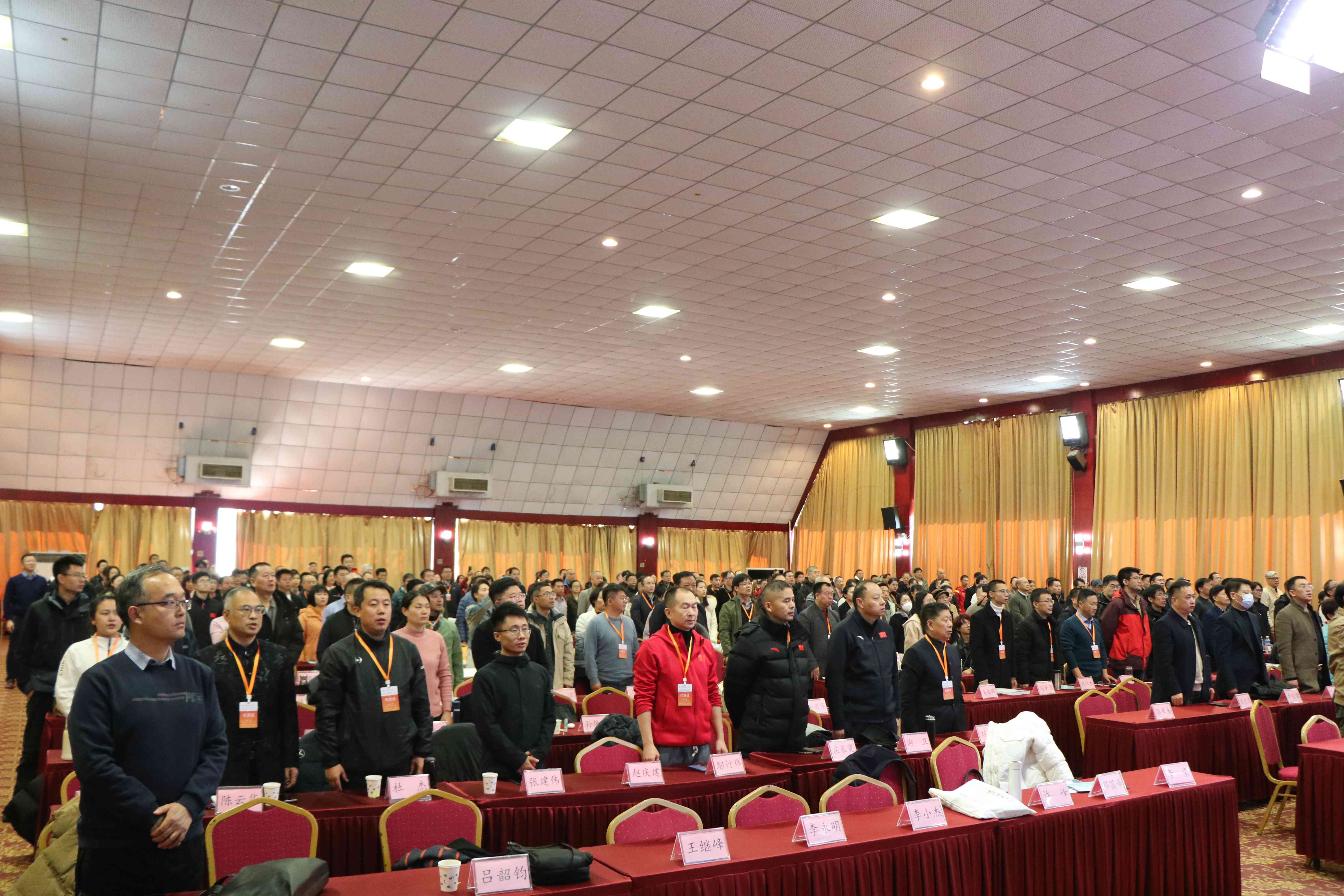 场下奏唱国歌.jpg