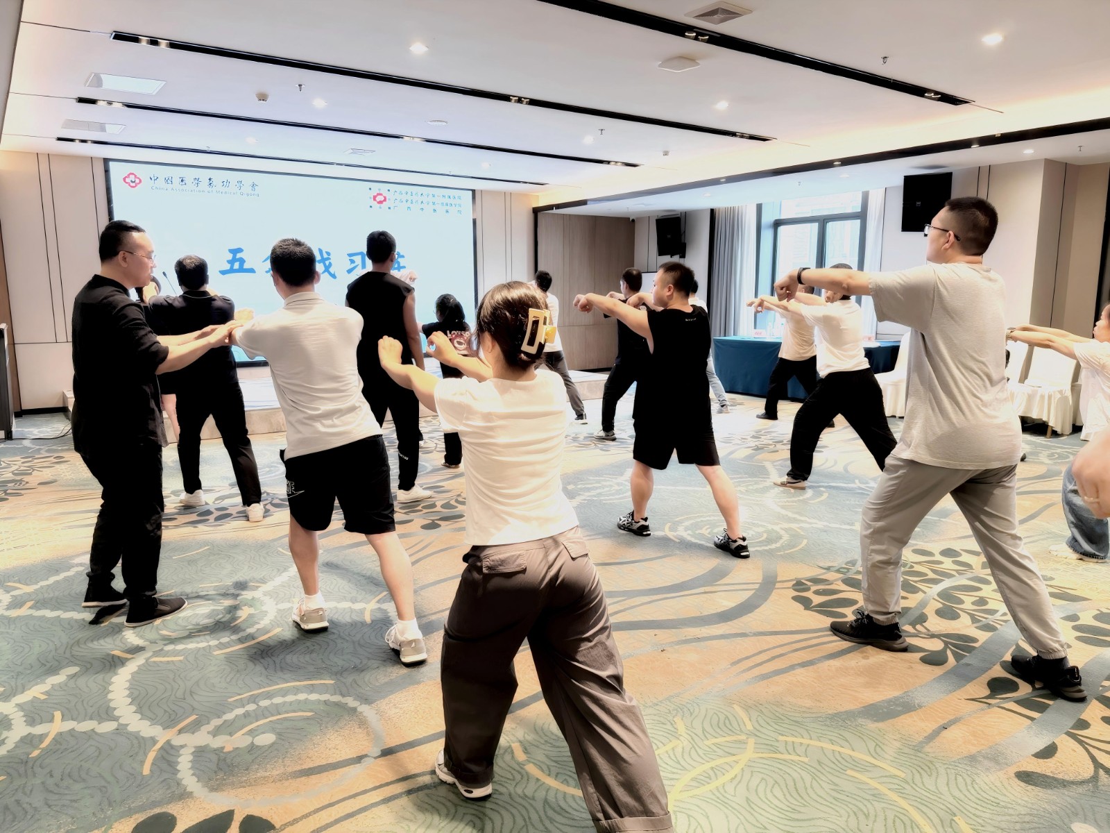 五禽戏教学.jpg 五禽戏教学.jpg