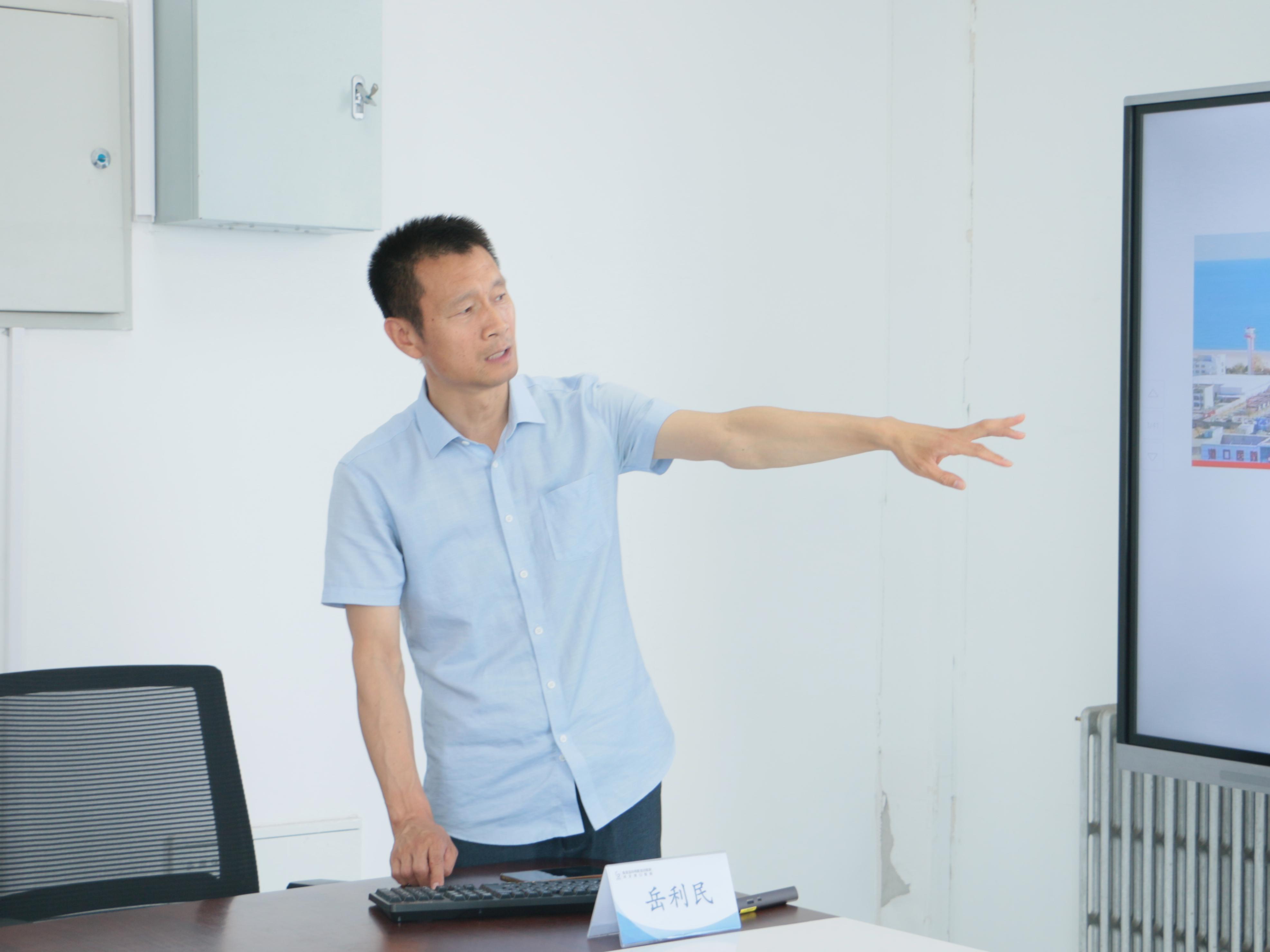 岳利民.JPG