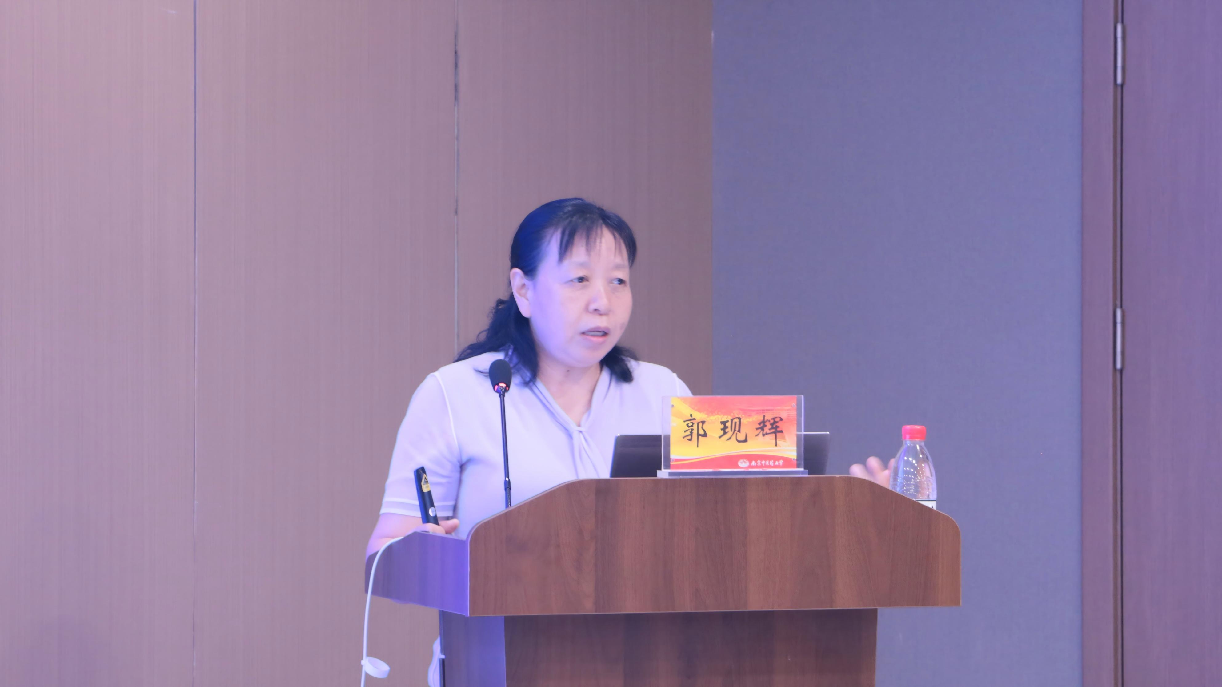 郭现辉作主旨报告.JPG